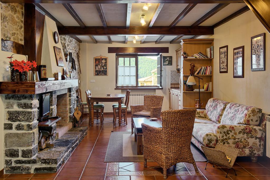 Apartamentos El Llugaron Miravalles Phòng bức ảnh