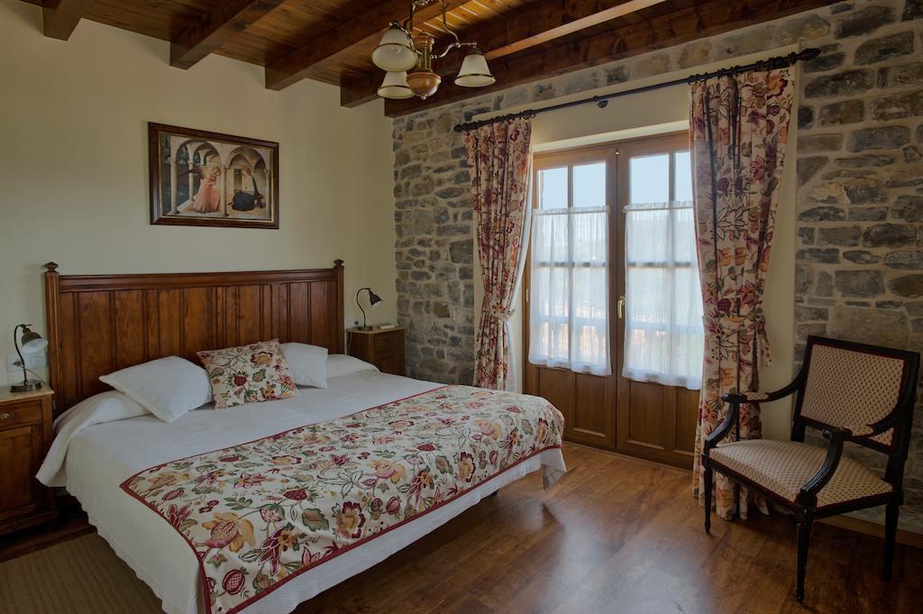 Apartamentos El Llugaron Miravalles Phòng bức ảnh