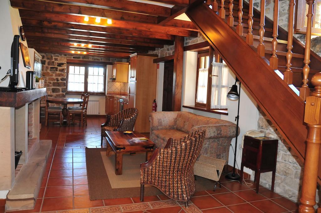 Apartamentos El Llugaron Miravalles Ngoại thất bức ảnh